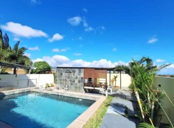 Location d’une agréable villa avec piscine et rooftop proche des commerces à Flic en Flac