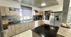Location d’une agréable villa avec piscine et rooftop proche des commerces à Flic en Flac