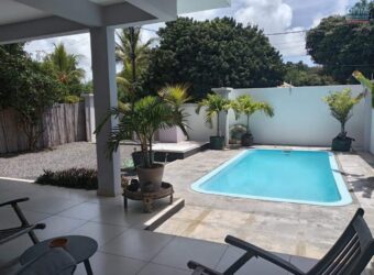 Location d’une grande villa familiale de 300m2 avec piscine dans le quartier résidentiel calme de Pereybère