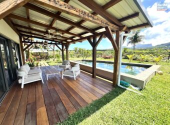 À louer : magnifique villa avec piscine située dans un quartier résidentiel prisé de Tamarin à proximité immédiate du golf de Tamarina