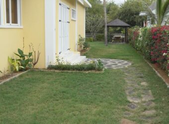 À louer – Appartement dans une villa à 300 m de la plage avec jardin commun à Flic en Flac