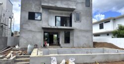En vente – Spacieuse villa contemporaine de 220m2 avec piscine et jardin sur une terrain de 539m2 à Flic en Flac