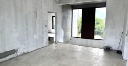 En vente – Spacieuse villa contemporaine de 220m2 avec piscine et jardin sur une terrain de 539m2 à Flic en Flac