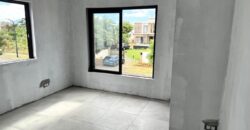 En vente – Spacieuse villa contemporaine de 220m2 avec piscine et jardin sur une terrain de 539m2 à Flic en Flac