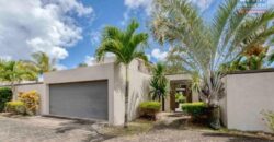 Villa de prestige avec piscine à vendre dans résidence sécurisée – Accessible aux étrangers, à 2 minutes du centre de Grand Baie