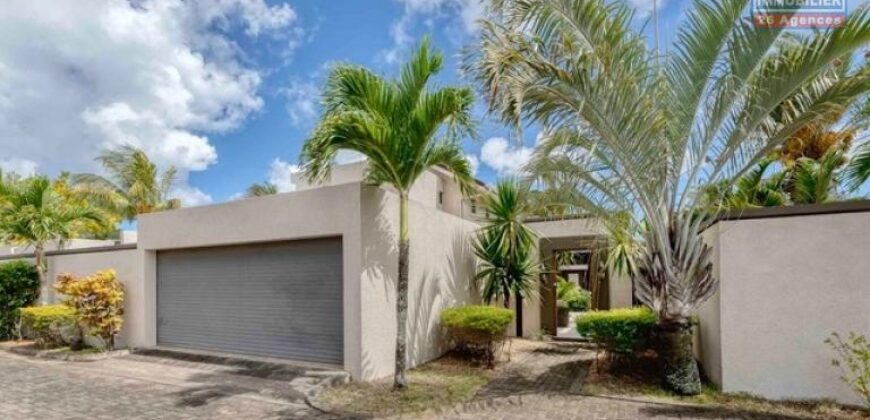 Villa de prestige avec piscine à vendre dans résidence sécurisée – Accessible aux étrangers, à 2 minutes du centre de Grand Baie