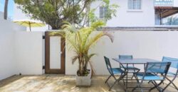 En vente superbe appartement meublé et équipé en rez-de-jardin , accessible aux étrangers à Mont Choisy