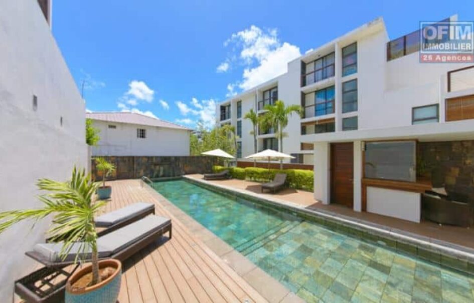 Accessible aux Étrangers: En vente un magnifique appartement meublé avec piscine commune proche de la plage à Mont Choisy