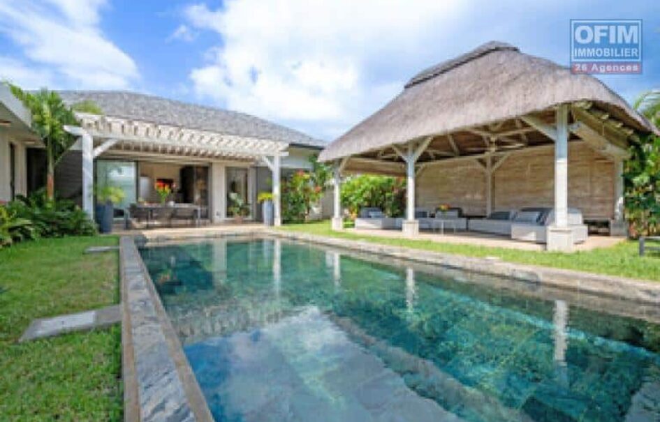 À vendre belle villa accessible aux étrangers située dans une résidence sécurisée à Grand Baie, La Salette