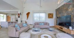 À vendre belle villa accessible aux étrangers située dans une résidence sécurisée à Grand Baie, La Salette