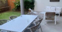 À vendre accessible aux étrangers – Appartement duplex meublé avec rez-de-jardin à Pointe aux Canonniers