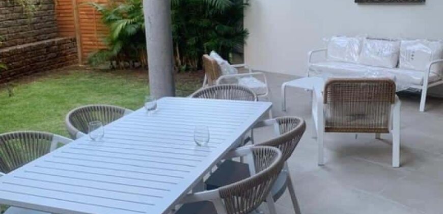 À vendre accessible aux étrangers – Appartement duplex meublé avec rez-de-jardin à Pointe aux Canonniers