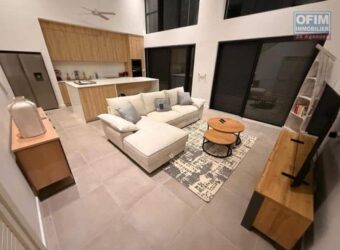 À vendre accessible aux étrangers – Appartement duplex meublé avec rez-de-jardin à Pointe aux Canonniers