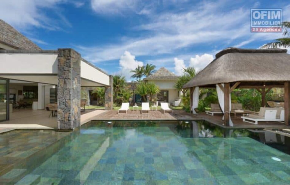 À vendre – Superbe villa avec piscine sur un terrain de 1 129 m² à Grand Baie, La Salette