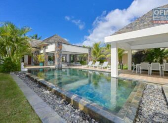 En vente une élégante villa en résidence accessible aux étrangers dans un cadre paisible à Grand Baie