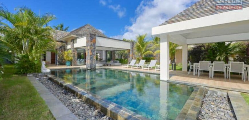 En vente une élégante villa en résidence accessible aux étrangers dans un cadre paisible à Grand Baie