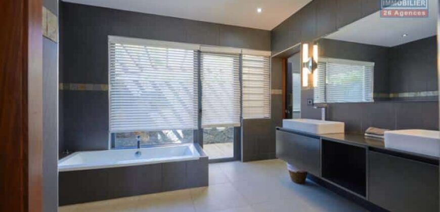 En vente une élégante villa en résidence accessible aux étrangers dans un cadre paisible à Grand Baie