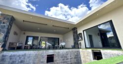 À vendre une villa récente à personnaliser avec piscine dans résidence sécurisée à Flic-en-Flac