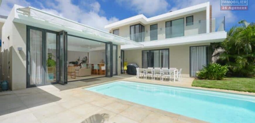 Accessible aux étrangers: À vendre une magnifique villa avec piscine proche de la plage à Pereybère