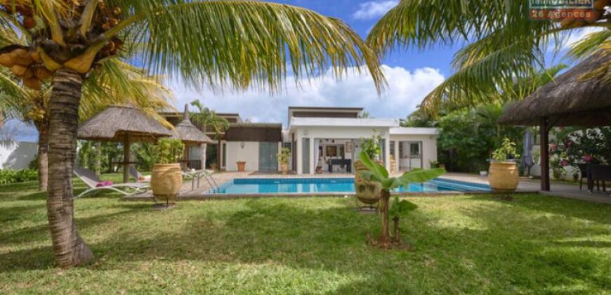 À vendre élégante villa avec piscine sur un terrain de 1185 m² à La Salette, Grand Baie.