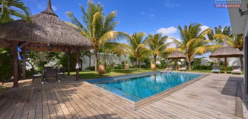 À vendre élégante villa avec piscine sur un terrain de 1185 m² à La Salette, Grand Baie.