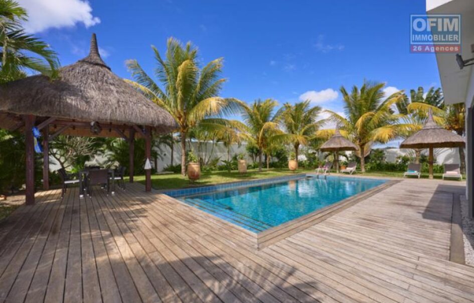 À vendre élégante villa avec piscine sur un terrain de 1185 m² à La Salette, Grand Baie.