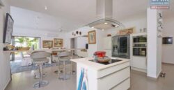 À vendre élégante villa avec piscine sur un terrain de 1185 m² à La Salette, Grand Baie.