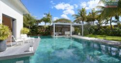 En vente une villa de prestige de 414 m² avec piscine chauffée sur terrain 1 065 m² à Grand Baie, accessible aux étrangers