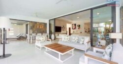 En vente une villa de prestige de 414 m² avec piscine chauffée sur terrain 1 065 m² à Grand Baie, accessible aux étrangers