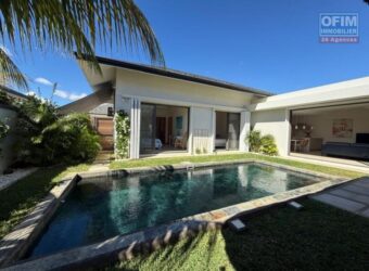 À vendre une agréable villa de 111.77m2 avec piscine située dans un cadre paisible à Grandbaie