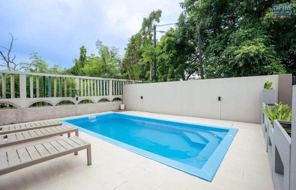 Location d’un appartement neuf avec piscine commune en plein centre de Grandbaie