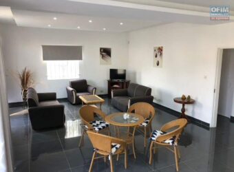 En vente – Maison divisée en 2 appartements indépendants, proche plage à Pereybere