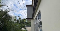 En vente – Maison divisée en 2 appartements indépendants, proche plage à Pereybere