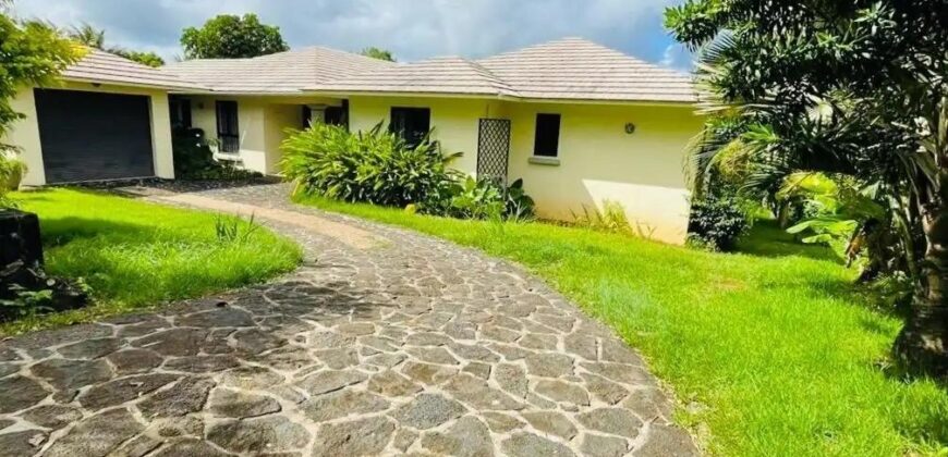En vente une villa d’exception située dans le prestigieux Domaine Hill Side à Belle Vue Harel