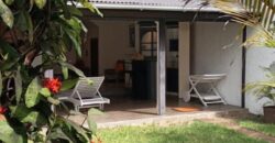 En vente – Superbe villa rénovée dans une résidence sécurisée avec piscine à Pointe aux Canonniers