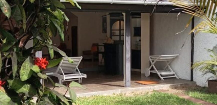 En vente – Superbe villa rénovée dans une résidence sécurisée avec piscine à Pointe aux Canonniers