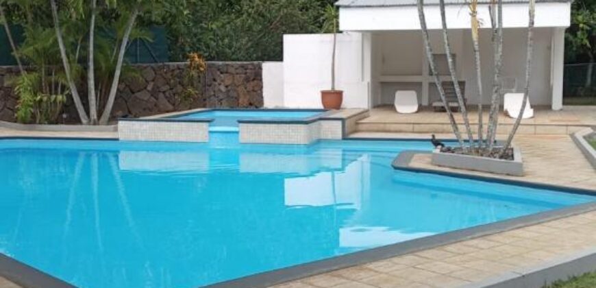 En vente – Superbe villa rénovée dans une résidence sécurisée avec piscine à Pointe aux Canonniers
