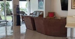 En vente – Superbe villa rénovée dans une résidence sécurisée avec piscine à Pointe aux Canonniers