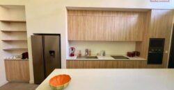 À vendre accessible aux étrangers – Appartement duplex meublé avec rez-de-jardin à Pointe aux Canonniers