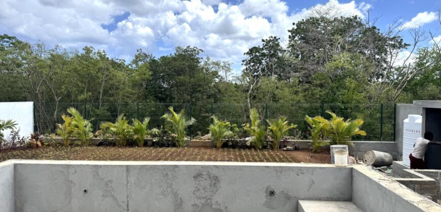 En vente – Spacieuse villa contemporaine de 220m2 avec piscine et jardin sur une terrain de 539m2 à Flic en Flac