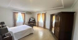 À vendre – Spacieuse villa familiale de 480 m² avec piscine et appartement indépendant à Albion