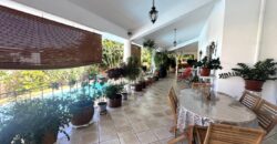 À vendre – Spacieuse villa familiale de 480 m² avec piscine et appartement indépendant à Albion