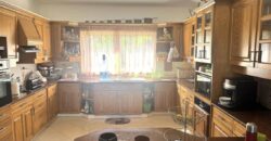 À vendre – Spacieuse villa familiale de 480 m² avec piscine et appartement indépendant à Albion
