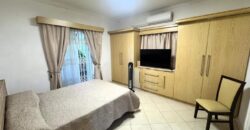 À vendre – Spacieuse villa familiale de 480 m² avec piscine et appartement indépendant à Albion