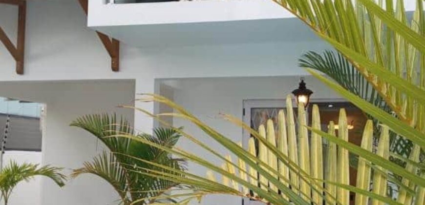 À vendre élégante villa neuve de 165m2 avec piscine et rooftop au cœur de Grand Baie