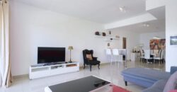 Location d’un charmant appartement rénové dans une résidence sécurisée avec piscine commune à Pereybère