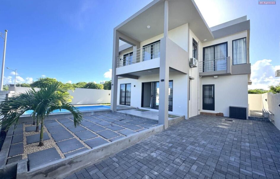 En vente une villa neuve avec piscine située dans un quartier calme et résidentiel de Flic-en-Flac