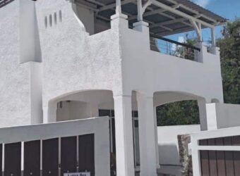 Location d’une grande villa proche de la plage et commerces à Pereybère