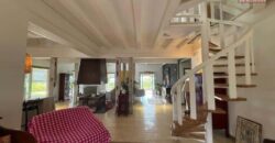 À vendre une magnifique villa de 379m2 avec piscine sur un terrain de 1560m2 à Mont Piton