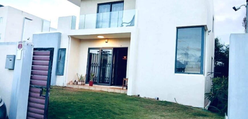 Location d’une agréable villa récente avec plunge pool dans un quartier résidentiel à Albion Maurice